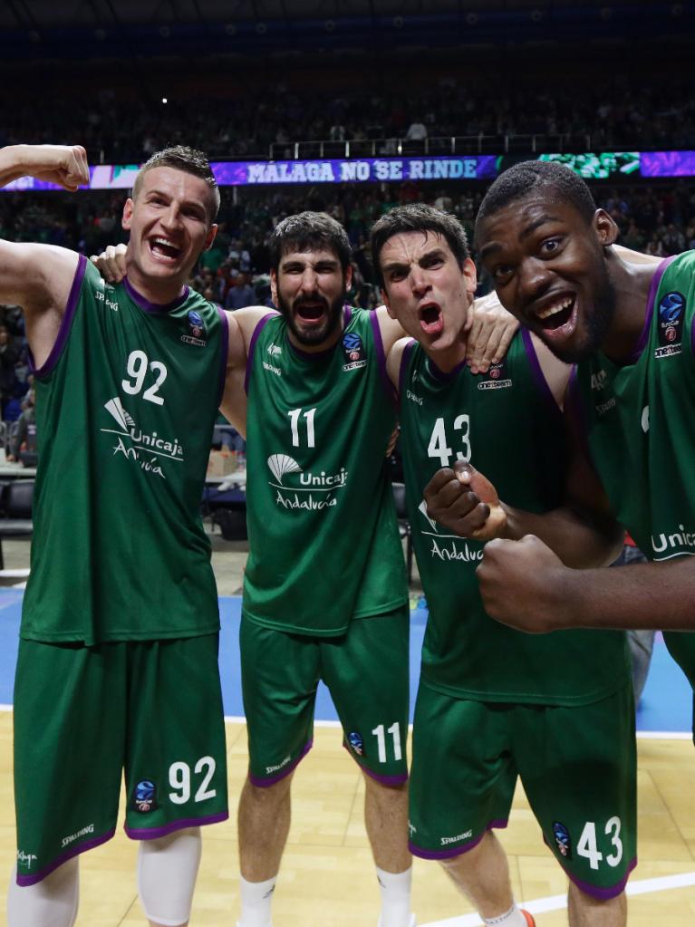 Los jugadores celebran la victoria ante Valencia Basket
