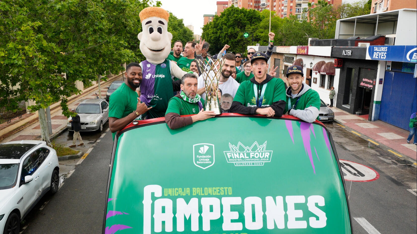 Unicaja celebrates the BCL with the fans