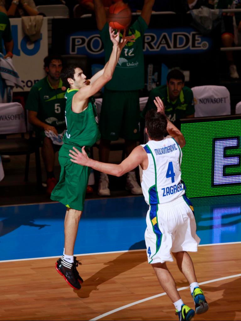 Álex Abrines anota su primer triple con Unicaja