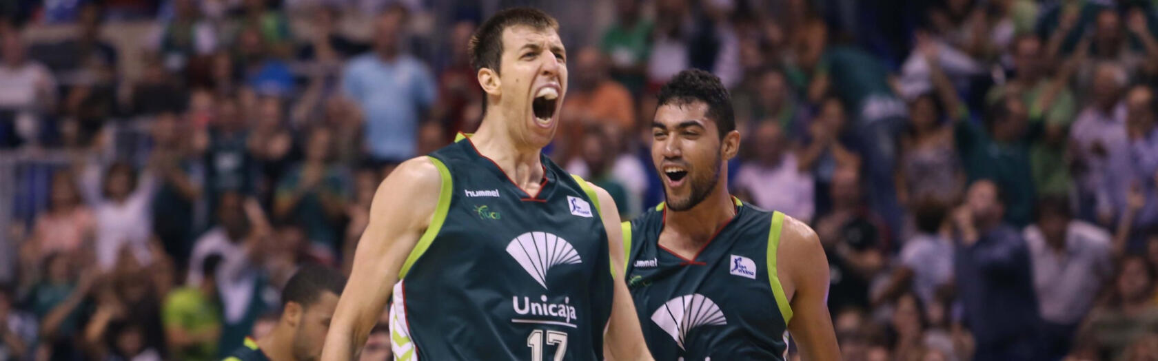 Fran Vázquez celebra el mate que dio la victoria al Unicaja