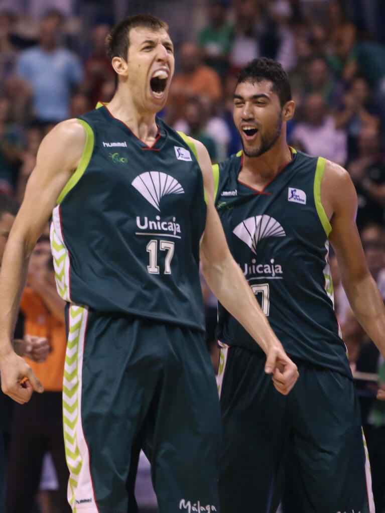 Fran Vázquez celebra el mate que dio la victoria al Unicaja