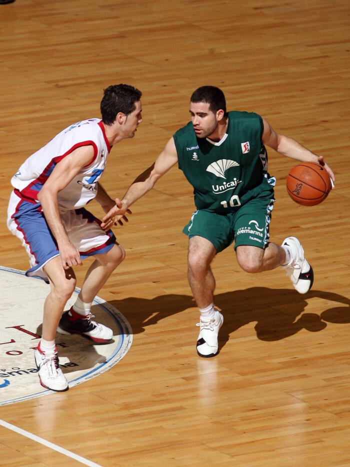 Cabezas defendido por Vidal en la final ACB 2005/2006