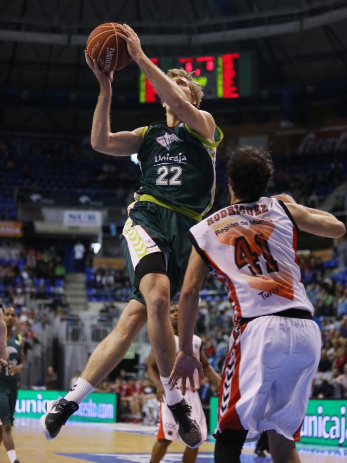 Dragic penetra ante Berni