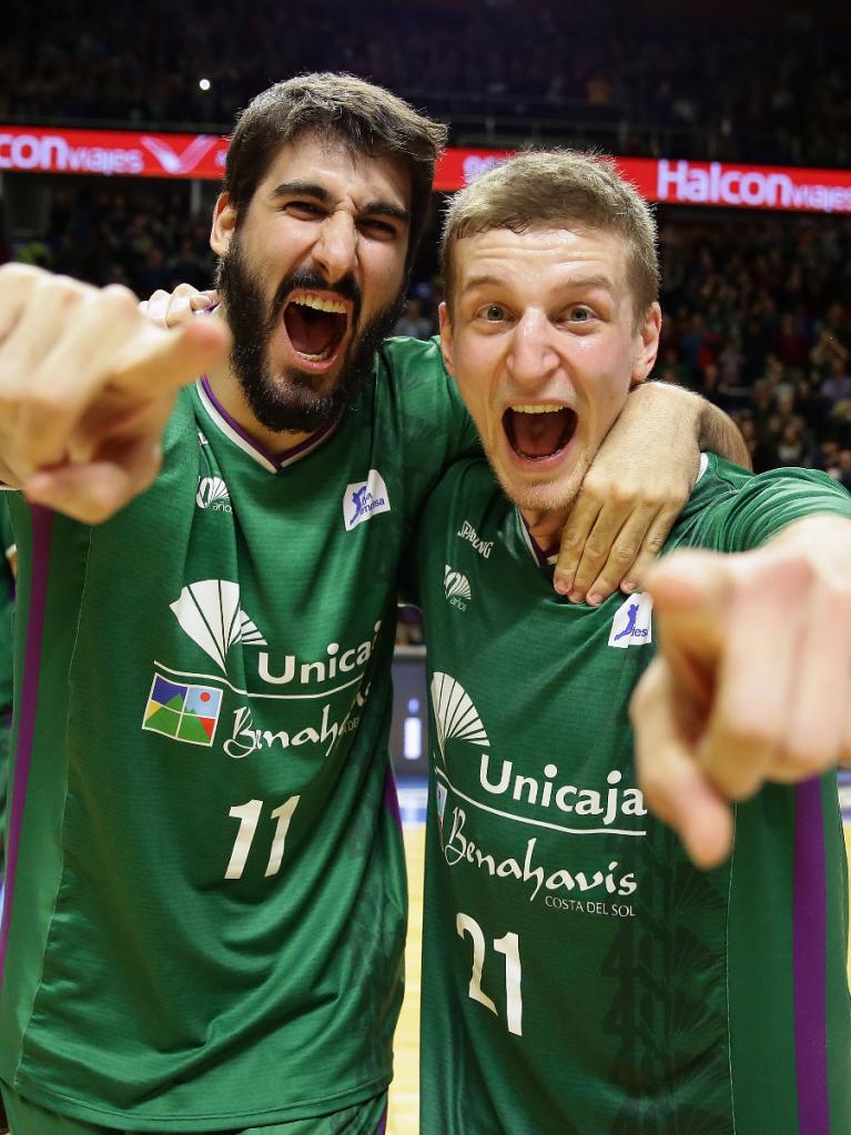 Waczyński y Díez celebran la victoria con la cámara