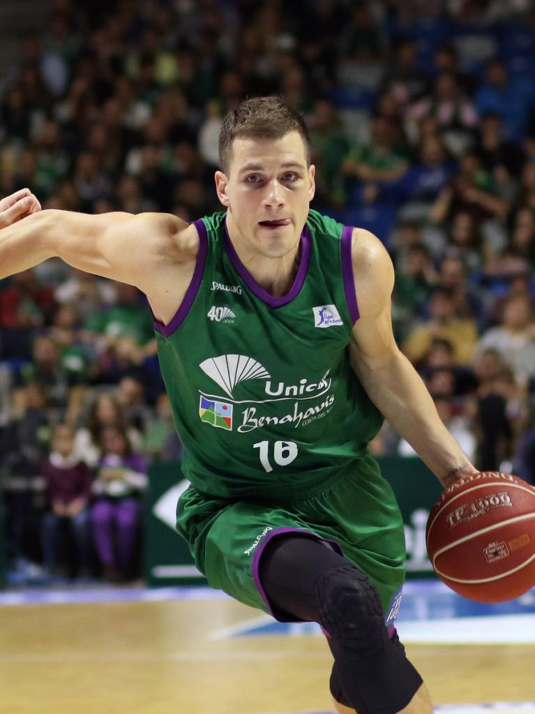 Nedovic, defendido por Vives