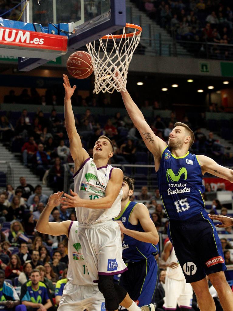 Nedovic deja una bandeja