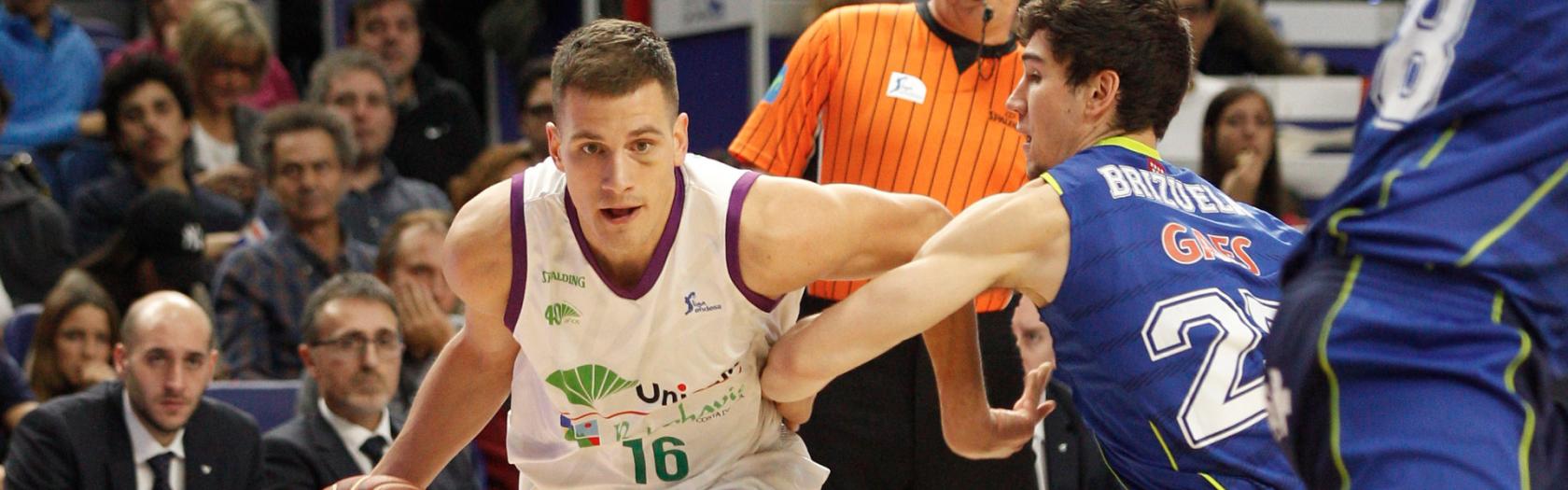 Nedovic intenta irse de su defensor