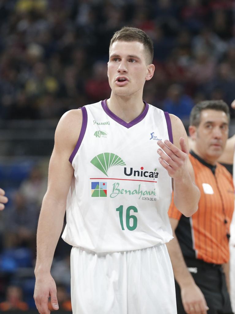 Nedovic, comenta una jugada con Tomic