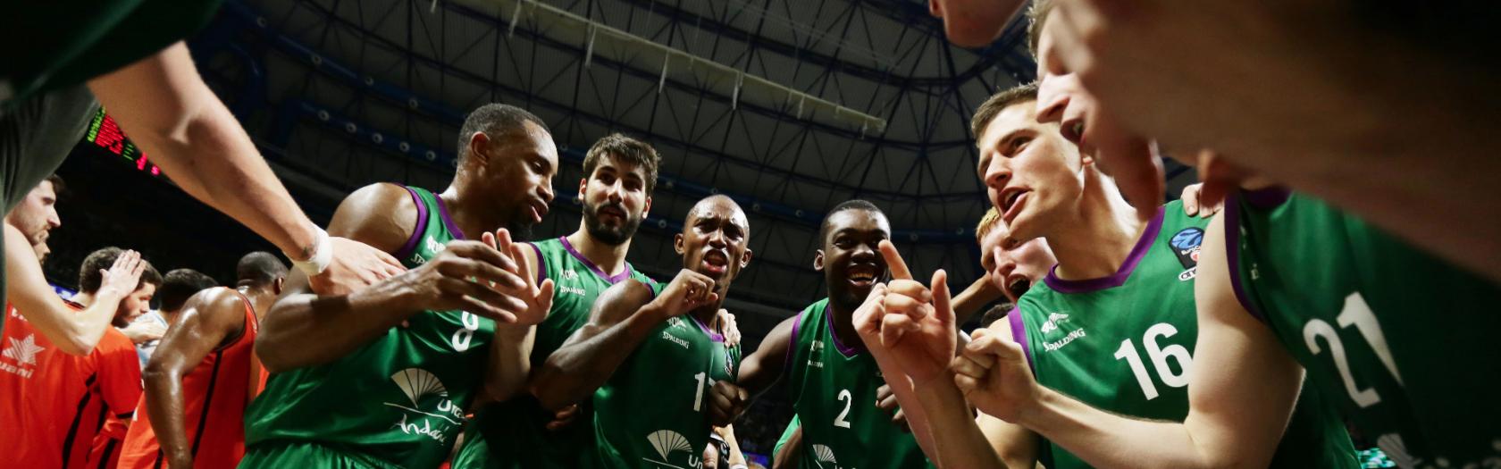 Los jugadores celebran la victoria ante Valencia Basket