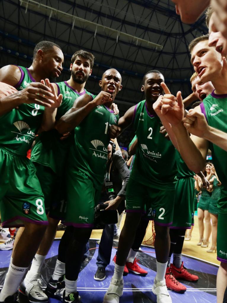 Los jugadores celebran la victoria ante Valencia Basket
