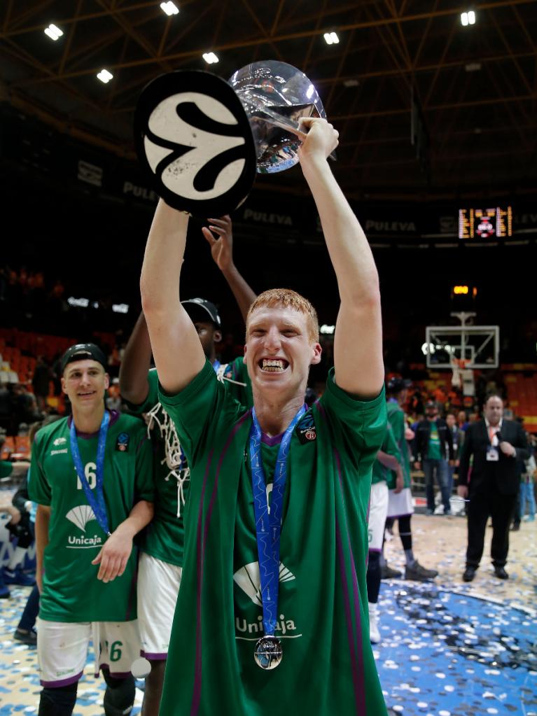 Alberto Díaz, feliz con la copa