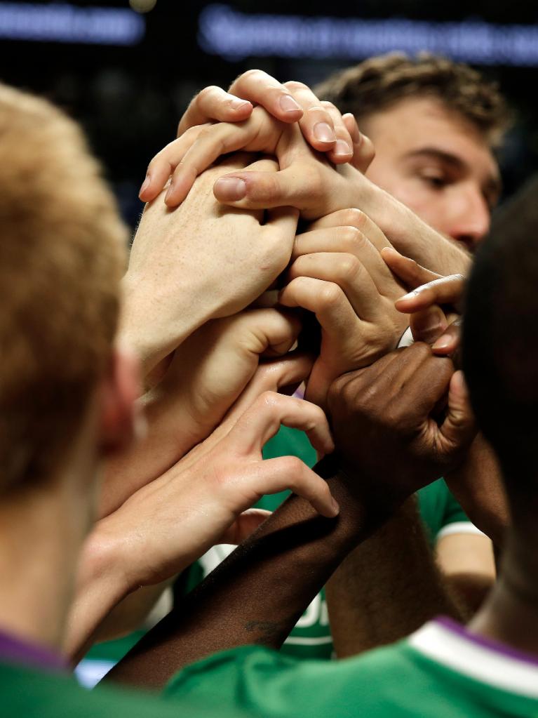 El equipo celebra la victoria