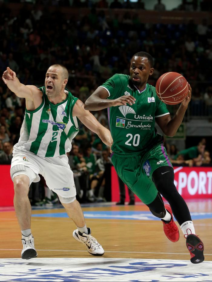 Oliver Lafayette supera al ex de Unicaja Troy DeVries