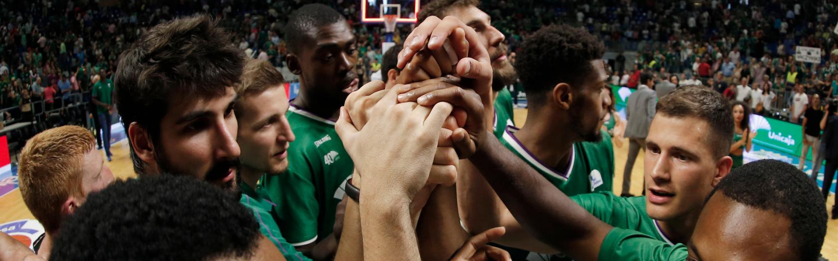 El equipo celebra la victoria