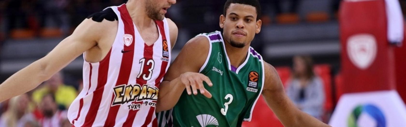 Ray McCallum defendido por Strelnieks