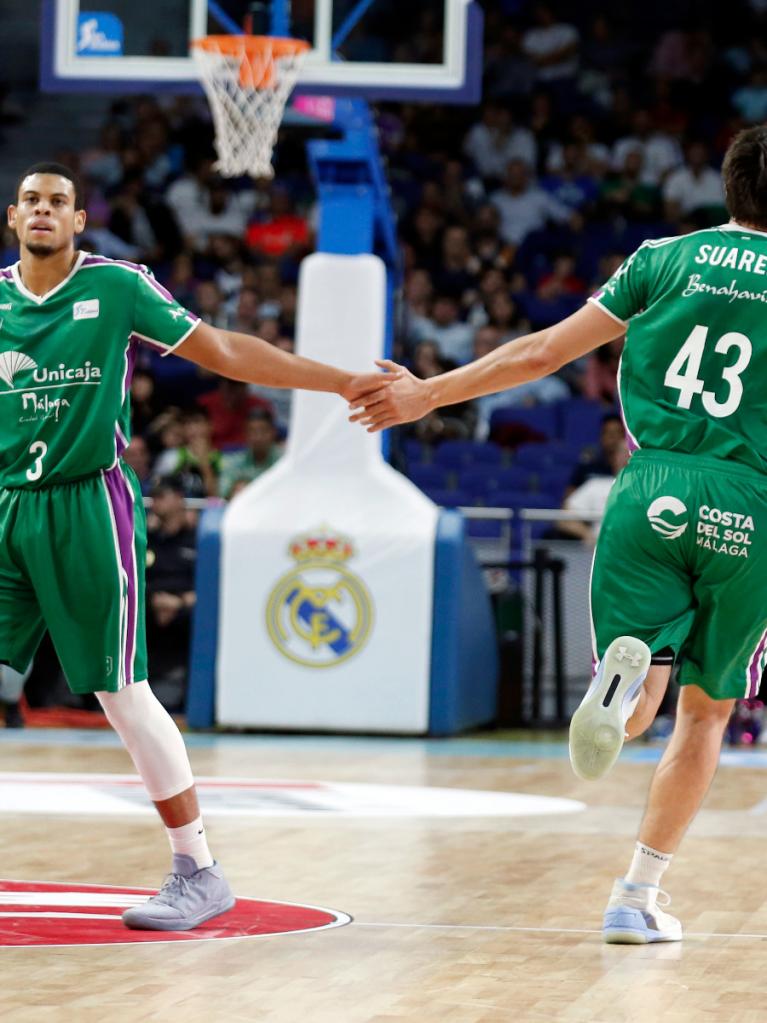 Carlos Suárez y McCallum celebran una jugada