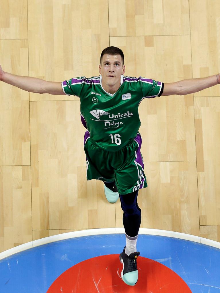 Nedovic celebra un triple