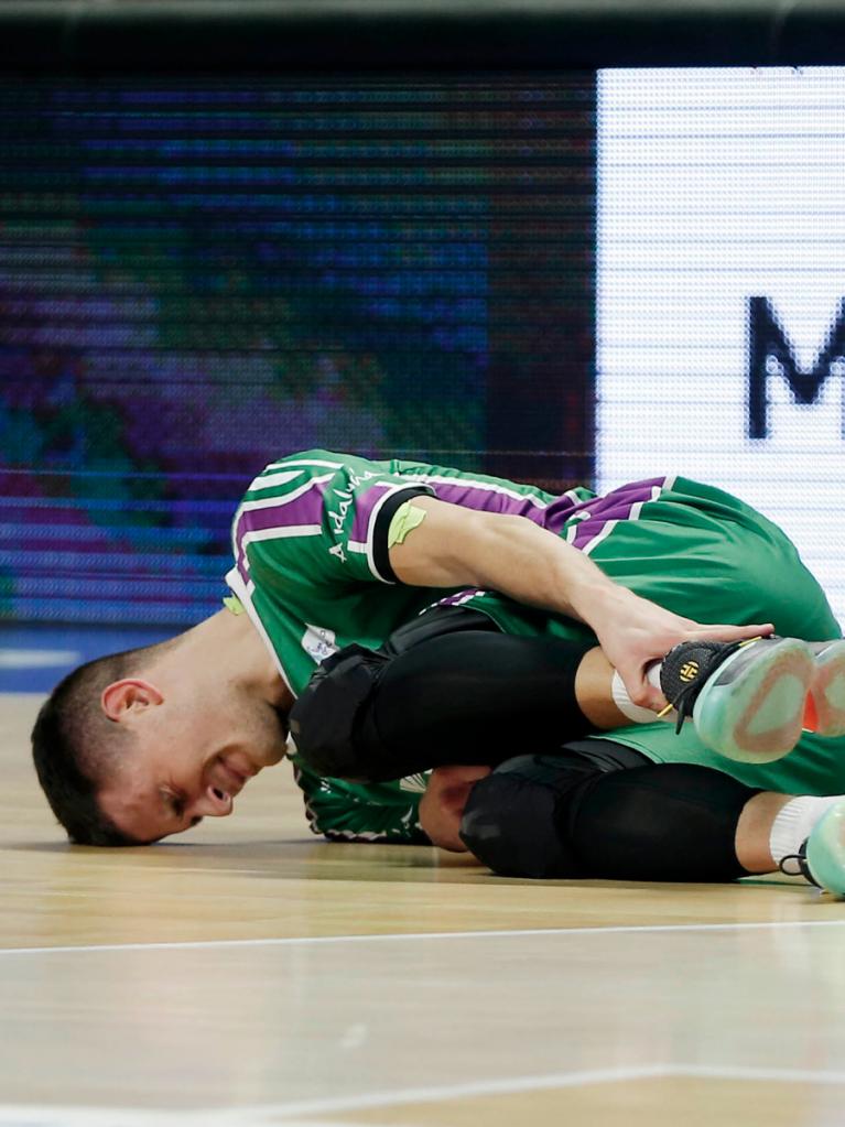 Nedović se lesionó el tobillo durante el partido