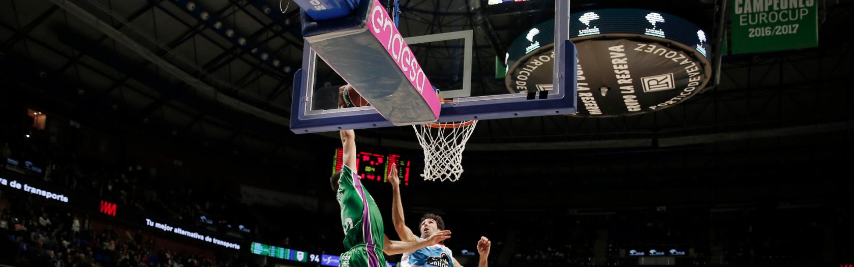 Milosavljević acaba el partido con un alley-oop