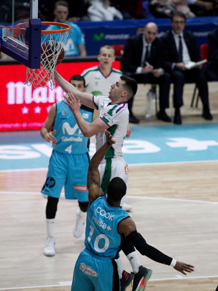 Milosavljević deja una bandeja