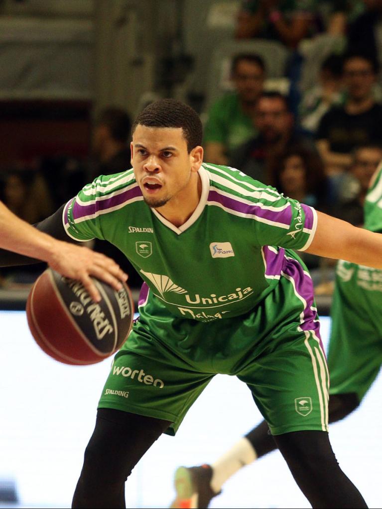 McCallum defendiendo a San Miguel