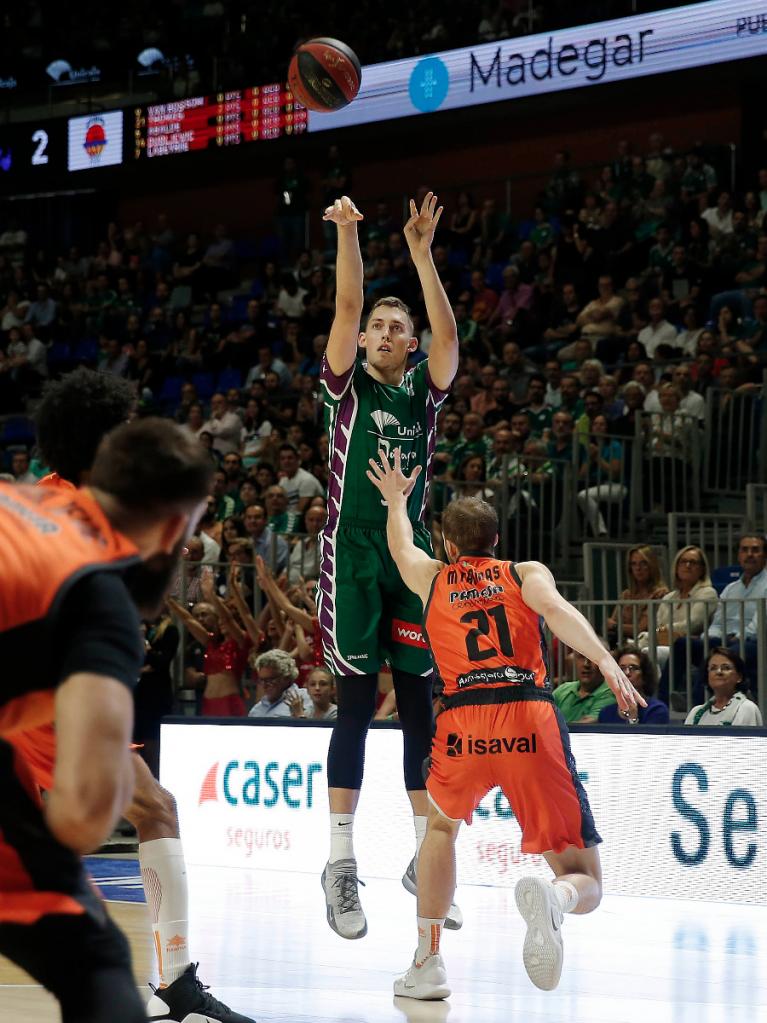 Wiltjer lanza de tres