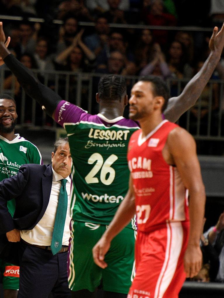 El equipo celebra una jugada