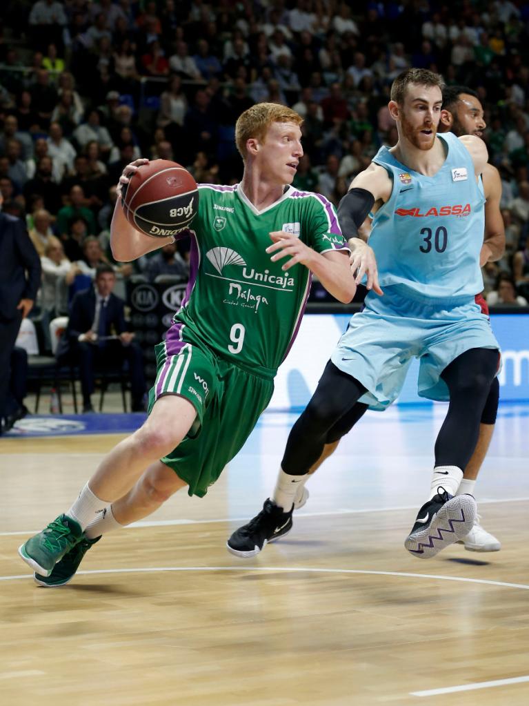 Alberto Díaz con el balón