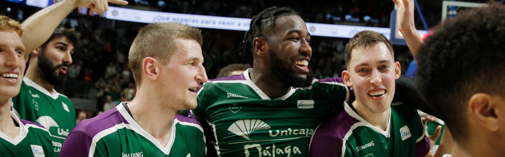 El equipo celebra la victoria ante el Barcelona