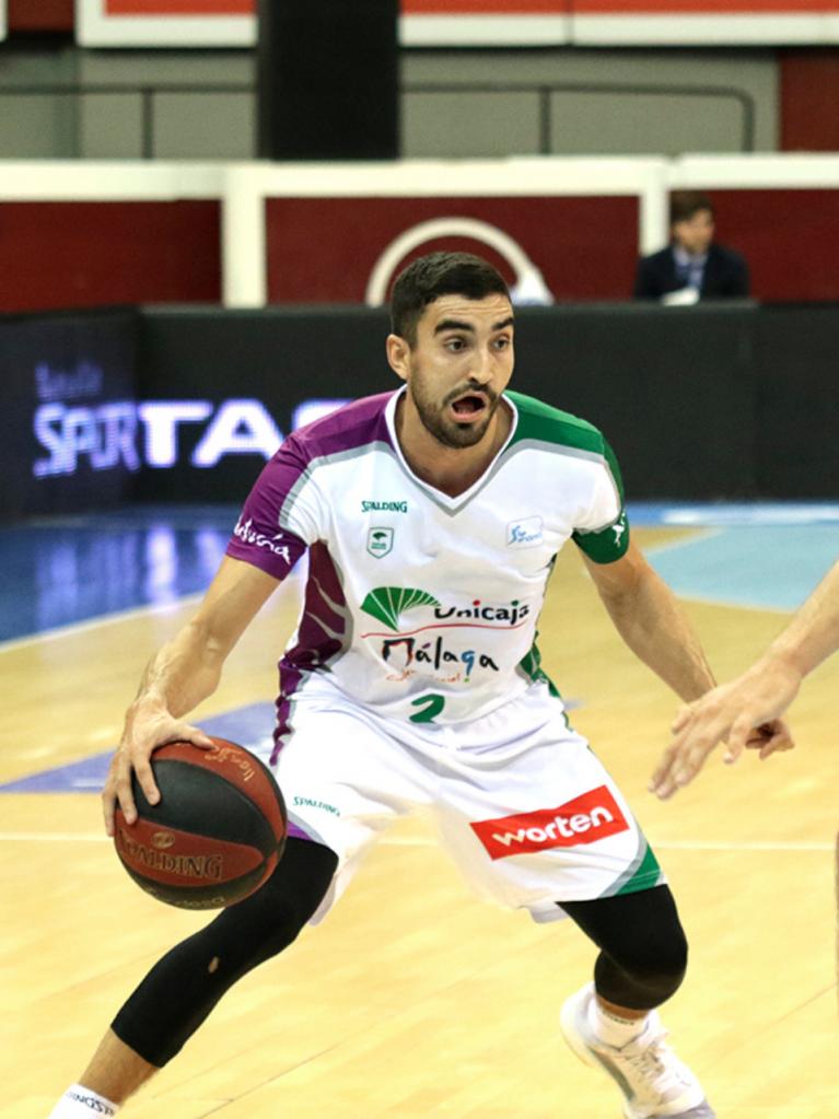 Jaime Fernández, atacando a su defensor