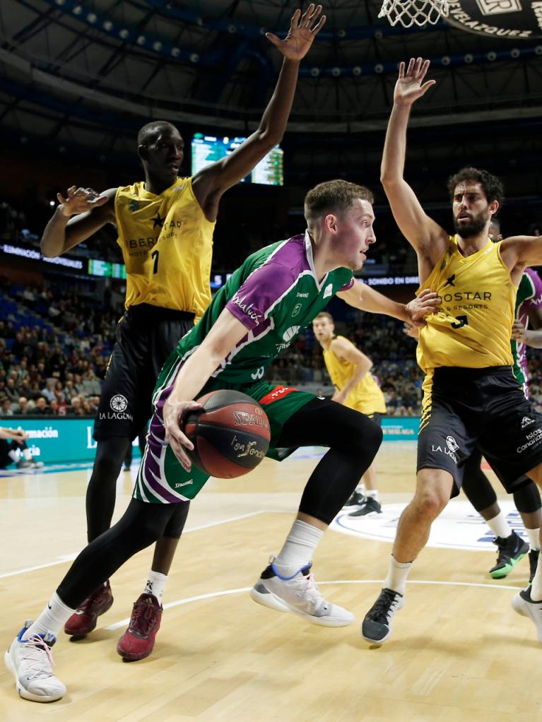 Wiltjer intenta remontar la línea de fondo