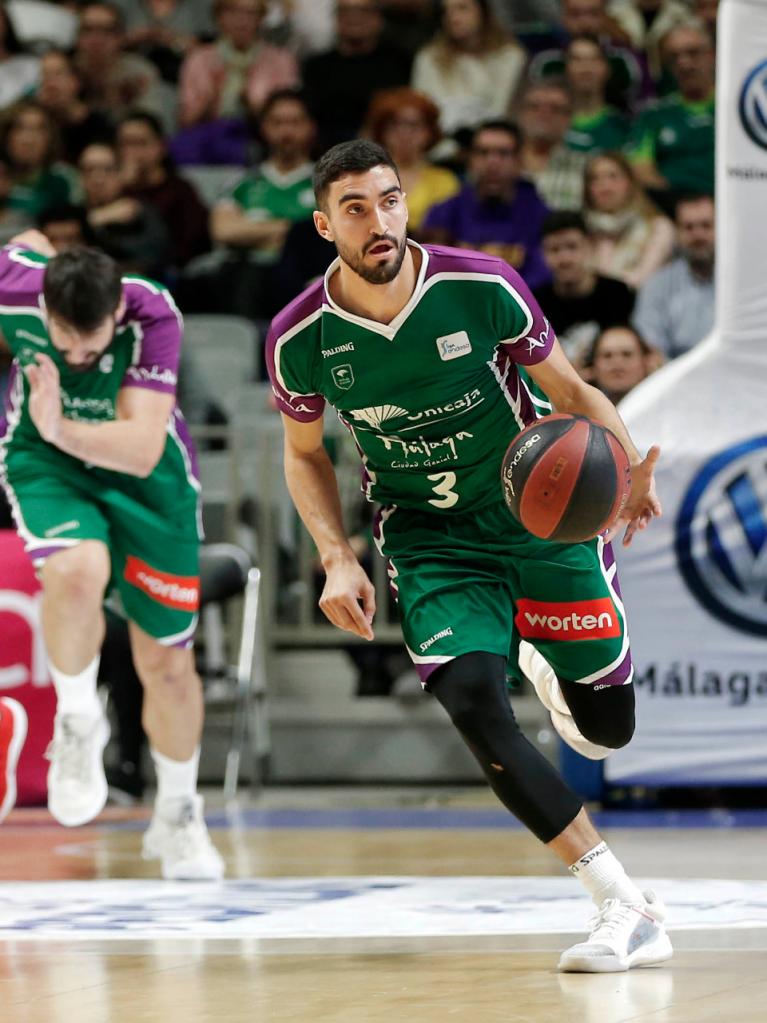 Jaime Fernández, subiendo el balón