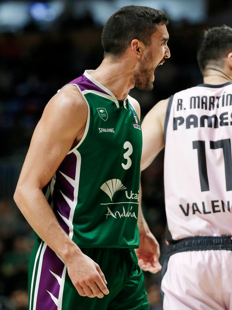 Jaime Fernández celebra una jugada del equipo