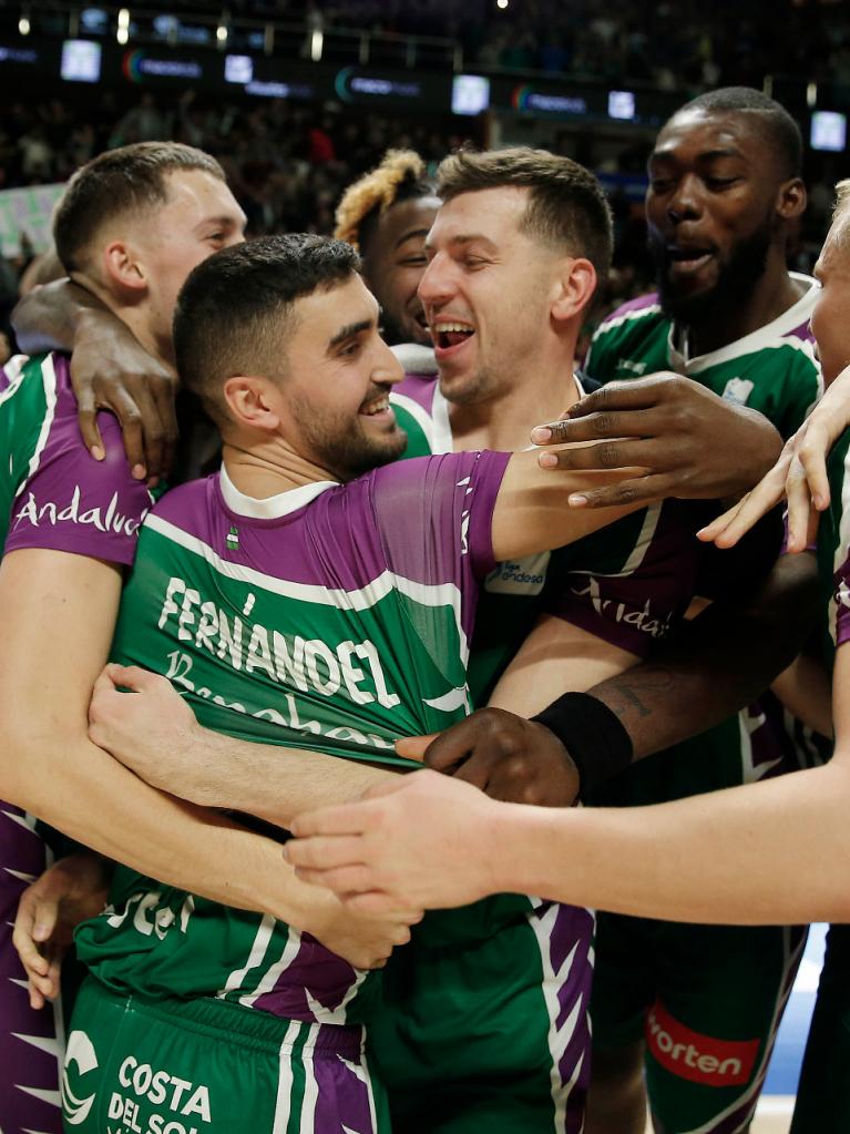 El equipo celebra la victoria ante el Real Madrid