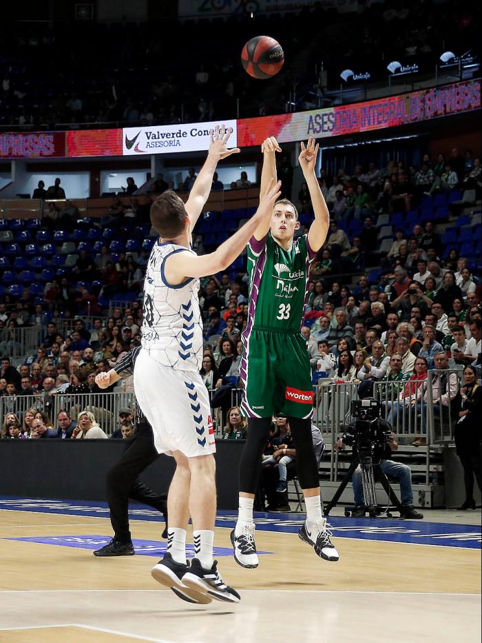 Wiltjer lanza desde la línea de tres puntos