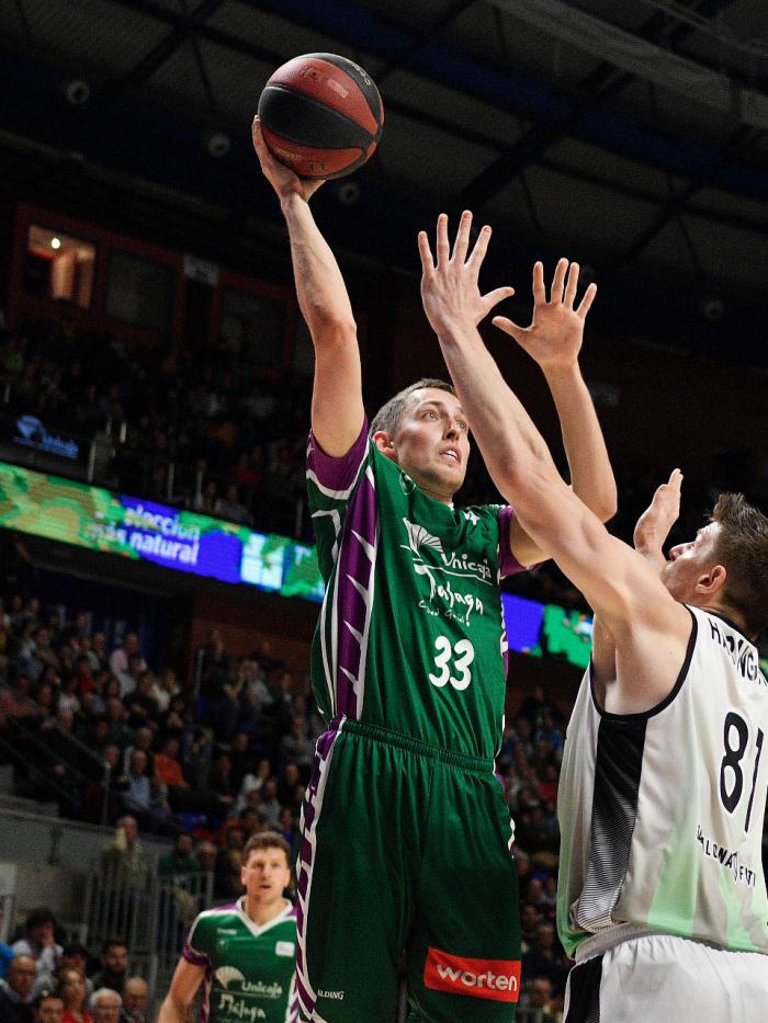 Wiltjer lanza a una mano