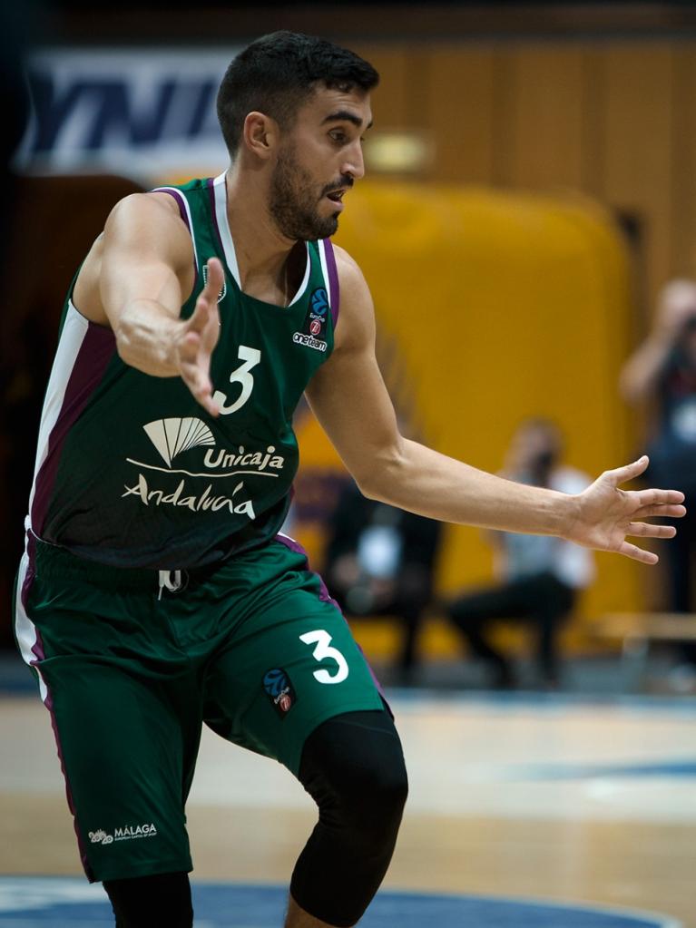 Jaime Fernández en una acción defensiva 