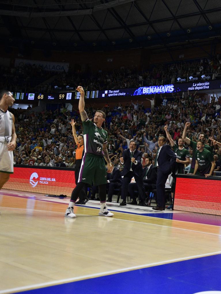 Adams, tras anotar un triple