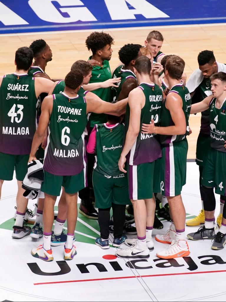 El equipo celebra la victoria