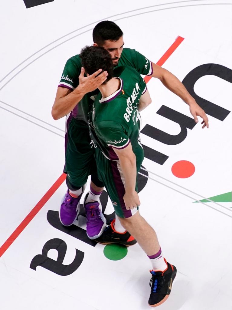 Jaime Fernández y Darío Brizuela celebran una acción