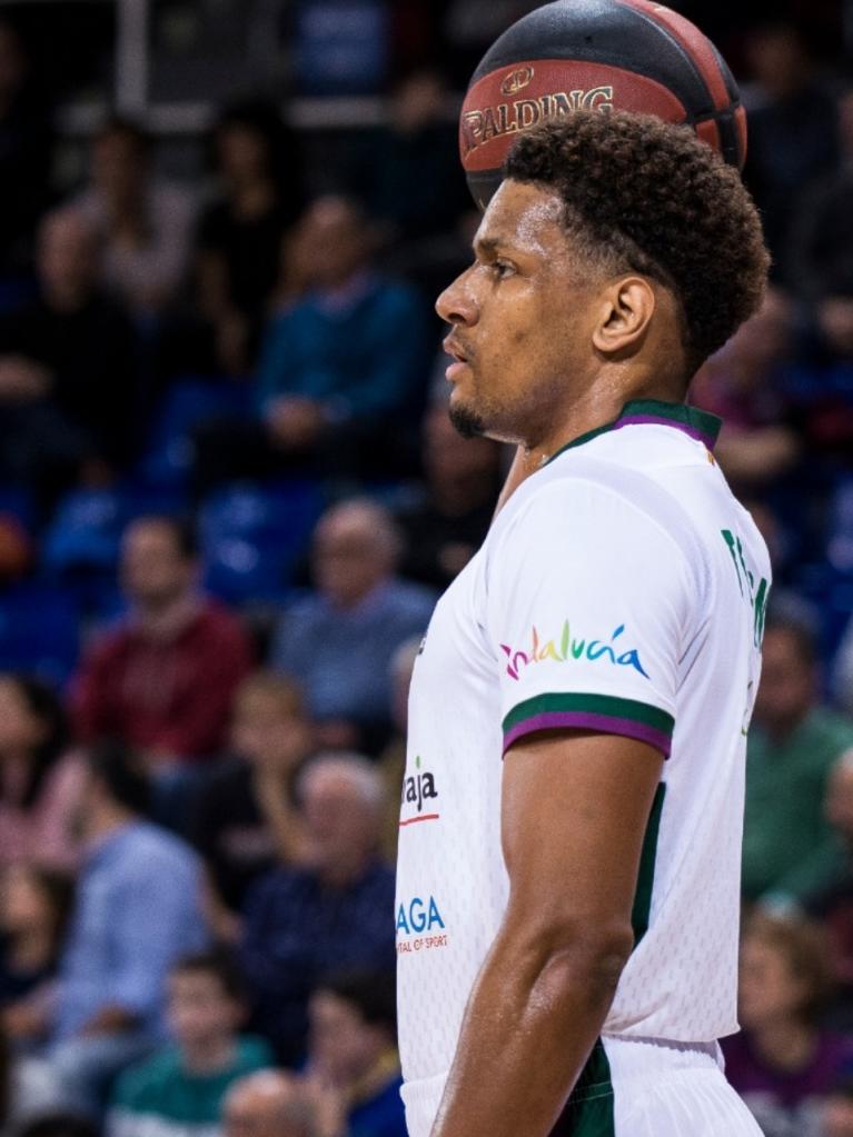 Axel Toupane con el balón