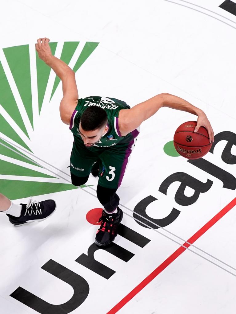 Jaime Fernández, subiendo el balón