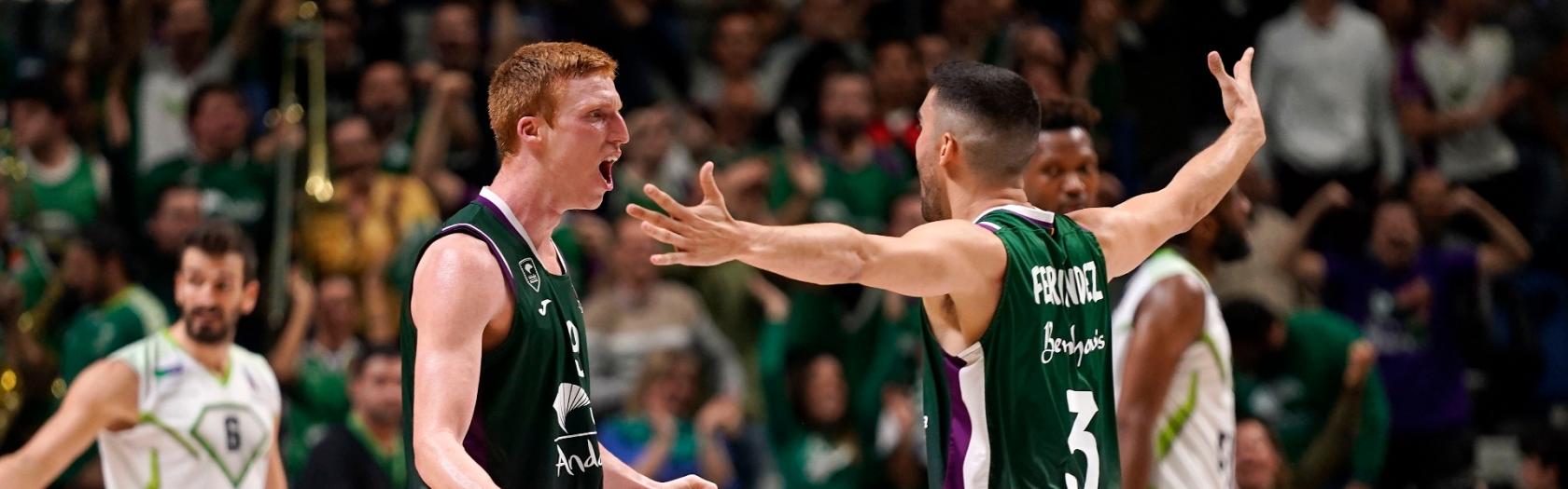 Alberto Díaz y Jaime Fernández celebran una jugada