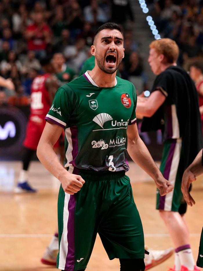 Jaime Fernández y Adams celebran una de las jugadas del partido