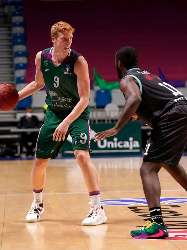 Alberto Díaz defendido por Kenny Chery