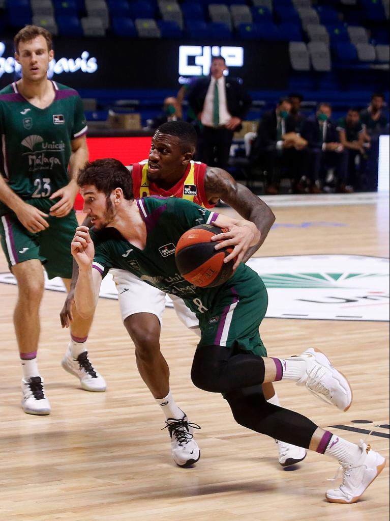 Darío Brizuela supera a Dylan Ennis