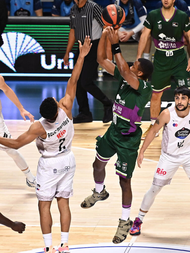 Norris Cole lanza a canasta