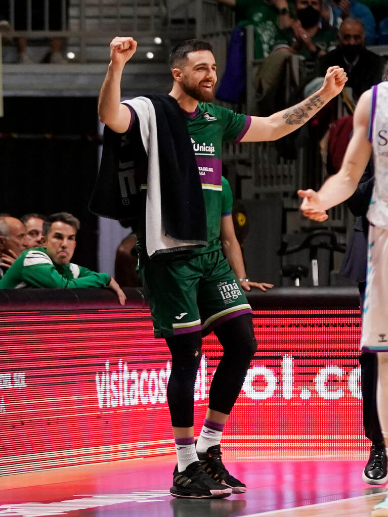 Francis Alonso celebra una jugada desde el banquillo