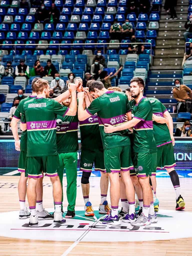 El equipo reunido antes del inicio del partido