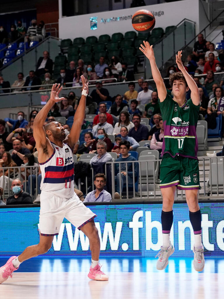 Mario Saint-Supéry lanza su primer triple en la Liga Endesa